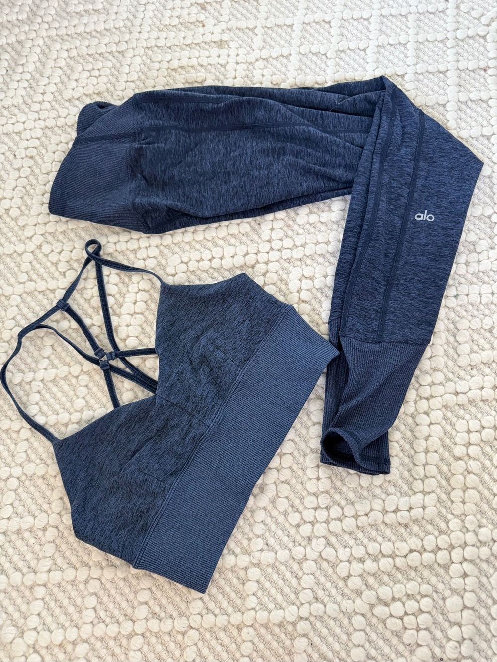 S Alo Yoga Alosoft Lavish Bra/ XS High-Waist Alosoft Sheila Legging Matching Set